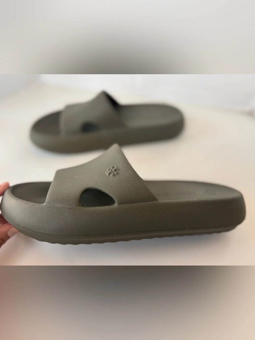 Tory Burch Shower Slides Leccio Olive Green Water Pool Sandals Shoes Size 7